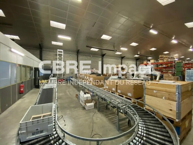 Flex in Couchey for lease - Building Photo - Image 2 of 8