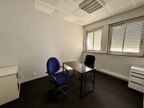 Flex in Décines-Charpieu for sale Interior Photo- Image 2 of 13