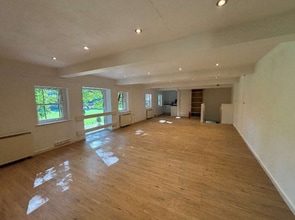 Lockwood Park, Huddersfield for lease Interior Photo- Image 2 of 2