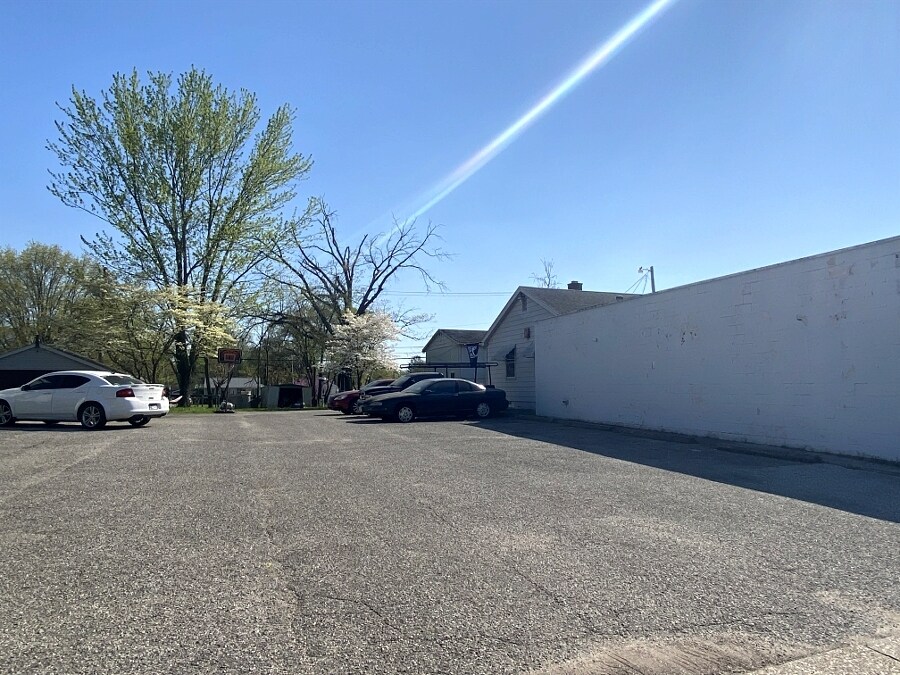 2009 Pollack Ave, Evansville, IN 47714 Retail/MultiFamily