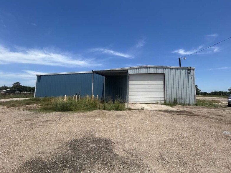 304 E York St, Ganado, TX for sale - Building Photo - Image 3 of 9