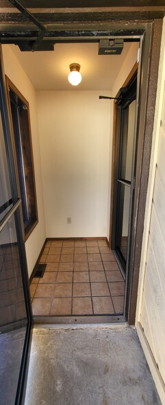 813 E Darrow St, Shawnee, OK for lease - Interior Photo - Image 3 of 17