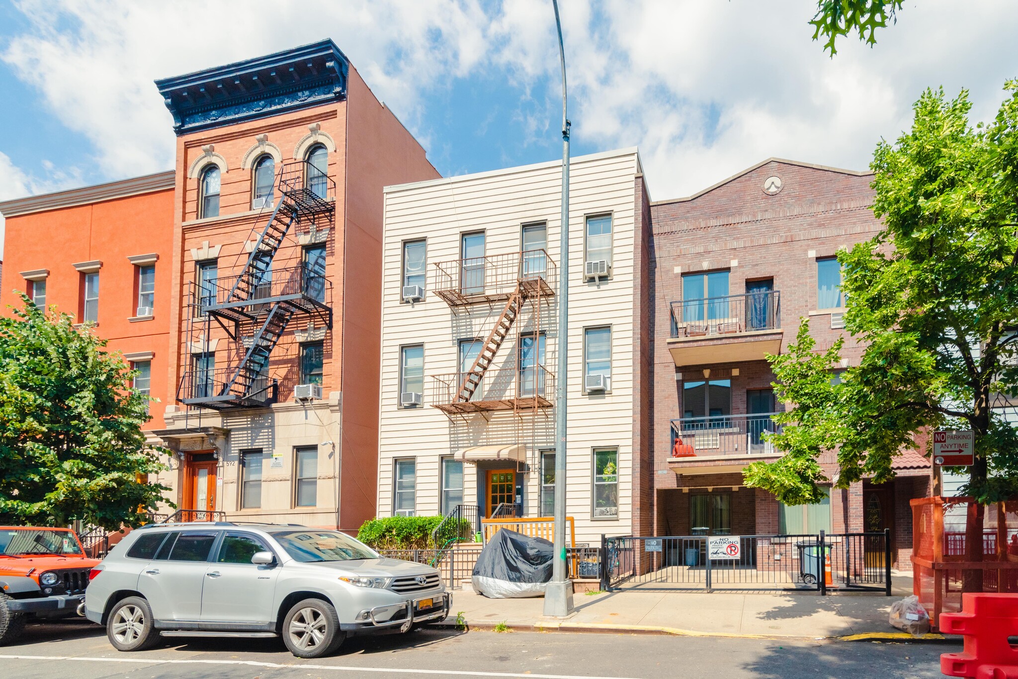 590 Leonard St, Brooklyn, NY for sale Primary Photo- Image 1 of 1