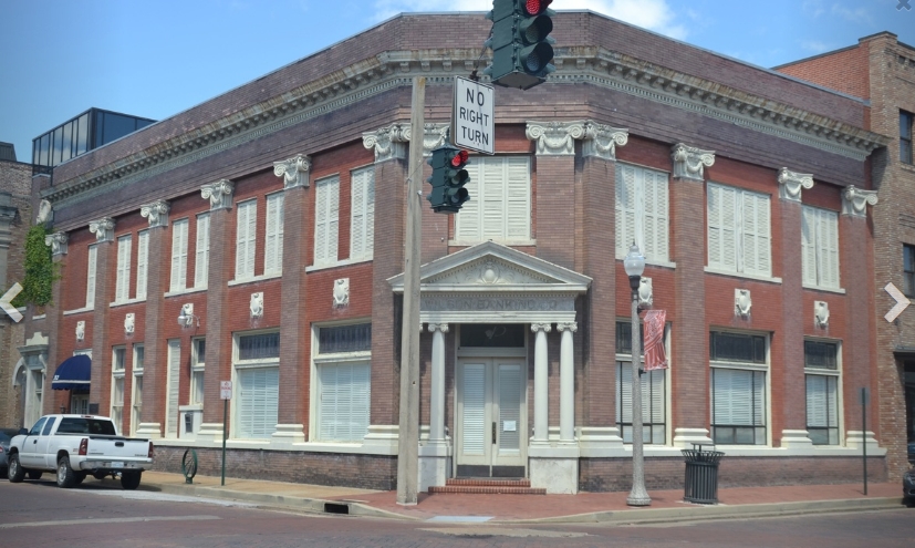 122 Howard St, Greenwood, MS for sale - Primary Photo - Image 1 of 1