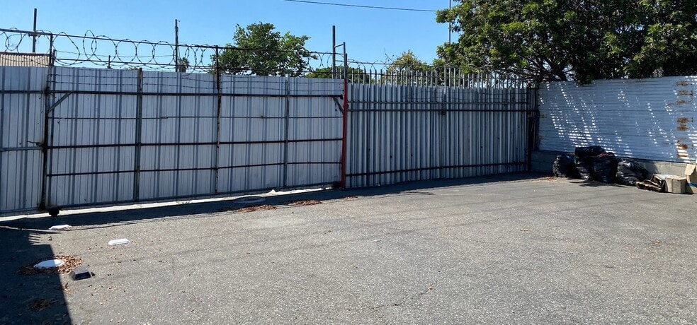 818 Sanford Ave, Wilmington, CA for sale - Building Photo - Image 3 of 6