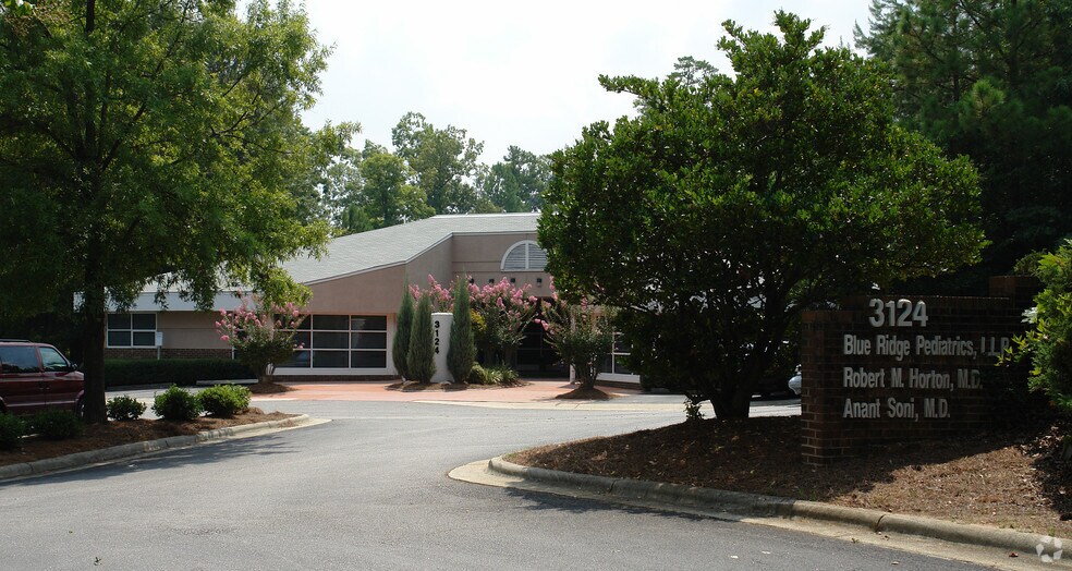 3124 Blue Ridge Rd, Raleigh, NC 27612