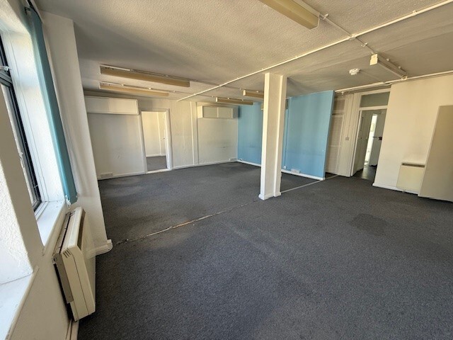 58-59 Victoria Rd, Surbiton for lease - Interior Photo - Image 3 of 4