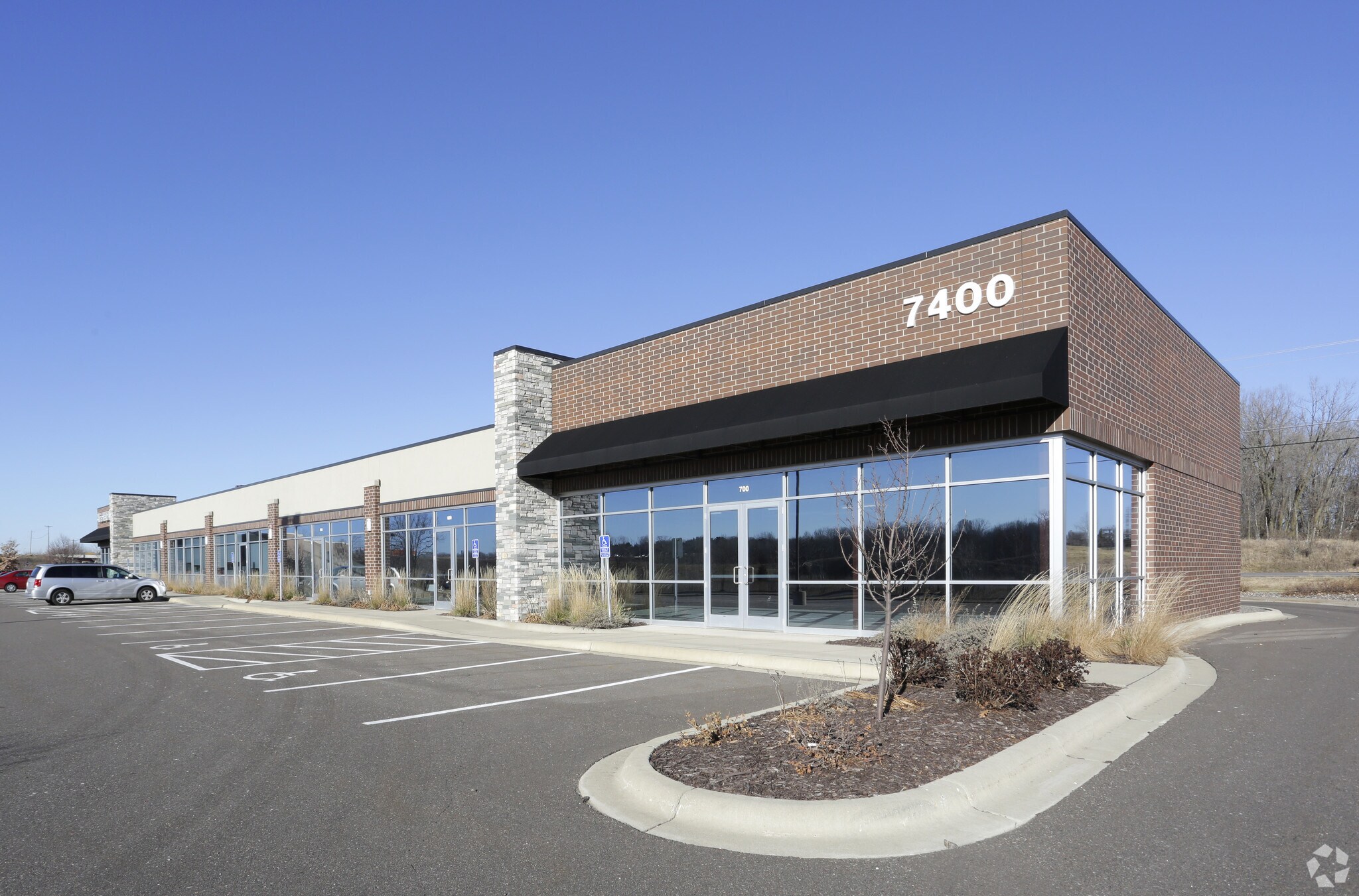 7400 33rd St N, Oakdale, MN for lease Primary Photo- Image 1 of 15