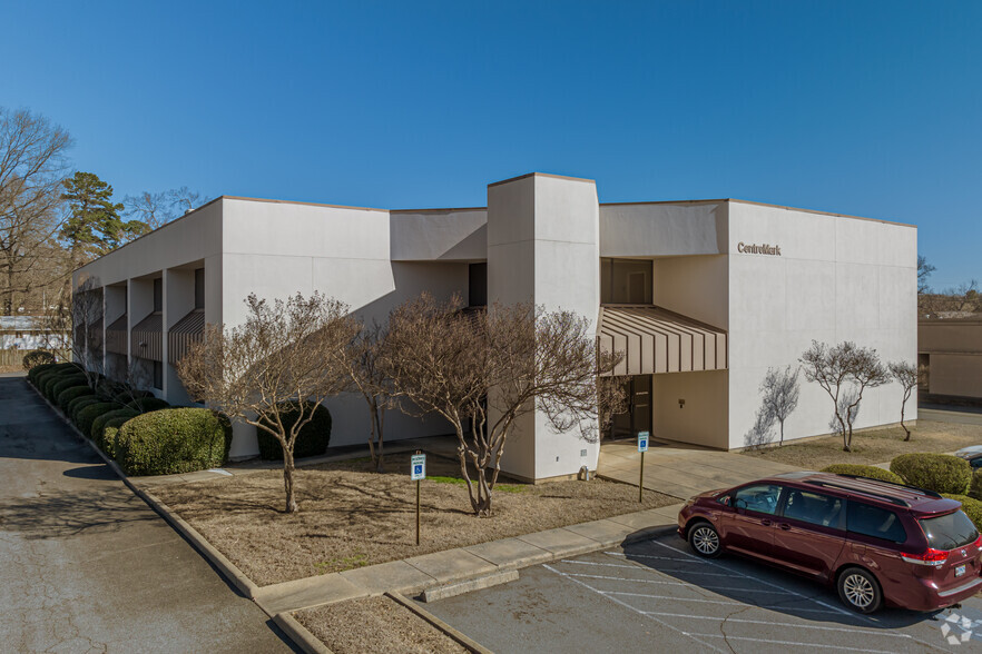 10220 W Markham, Little Rock, AR for lease - Building Photo - Image 1 of 8