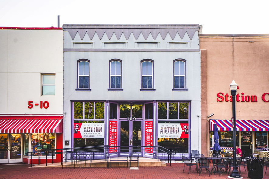 109 N Main St, Bentonville, AR for sale - Building Photo - Image 1 of 1