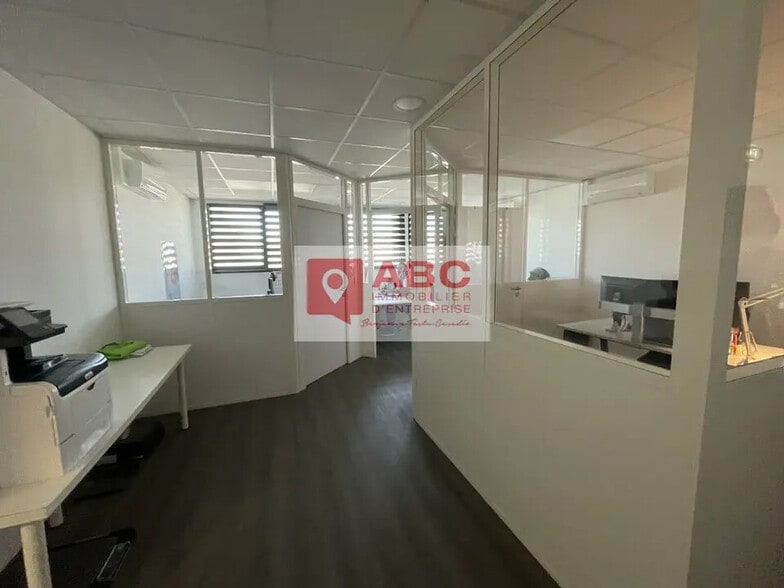 Office in Vendargues for lease - Interior Photo - Image 2 of 4