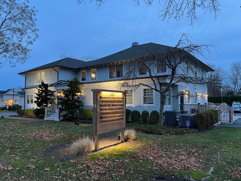 201 Montauk Hwy, Westhampton Beach, NY for lease - Building Photo - Image 3 of 19