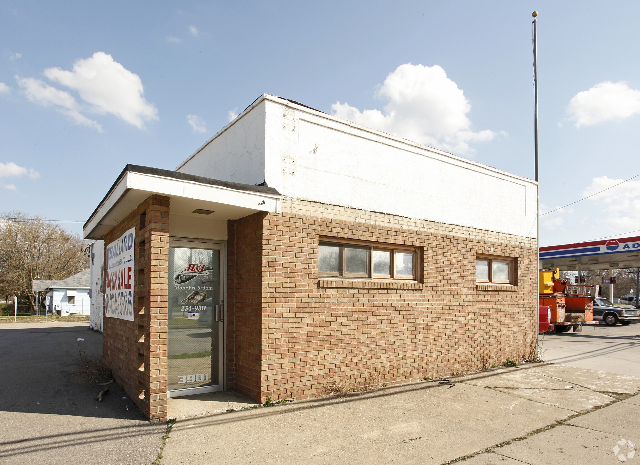 3901 Fenton Rd, Flint, MI for sale Primary Photo- Image 1 of 1