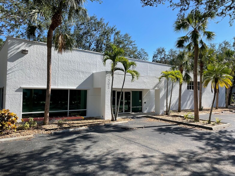 1501 Rail Head Blvd, Naples, FL for lease - Building Photo - Image 2 of 10