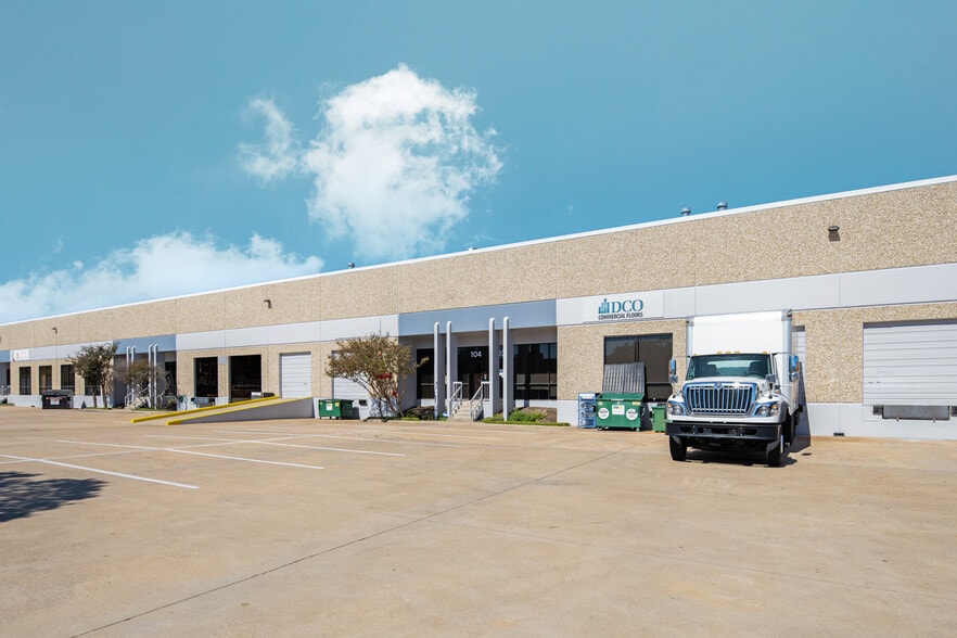 2200 Denton Dr, Austin, TX for lease - Building Photo - Image 3 of 9