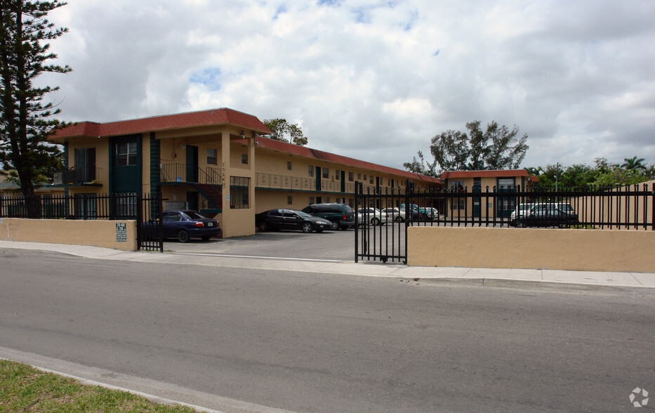 13240 Port Said Rd, Opa Locka, FL for sale - Primary Photo - Image 1 of 4