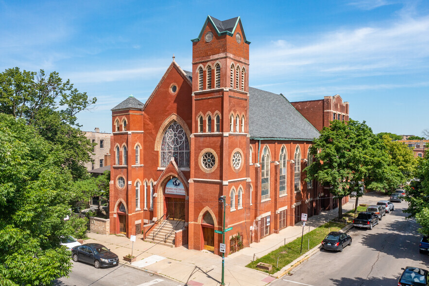 3300 W Pierce Ave, Chicago, IL for sale - Primary Photo - Image 1 of 17