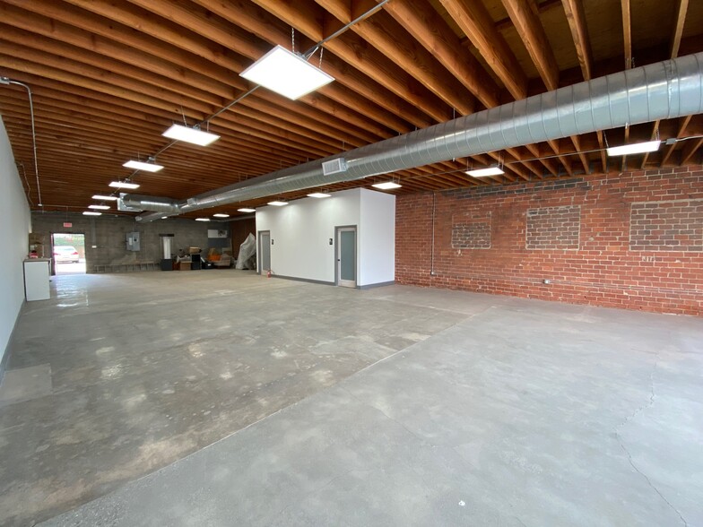 2821-2825 Crenshaw Blvd, Los Angeles, CA for lease - Interior Photo - Image 3 of 4