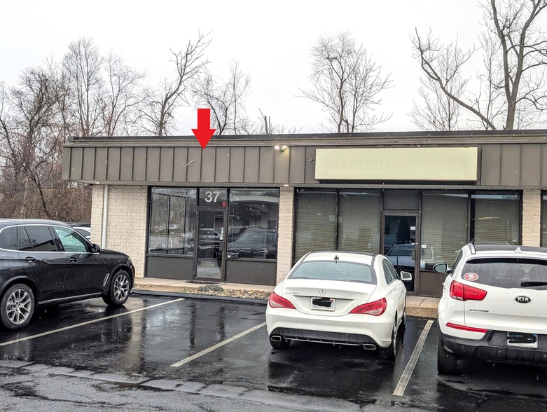 37-39 Webster Square Rd, Berlin, CT for lease - Building Photo - Image 1 of 2