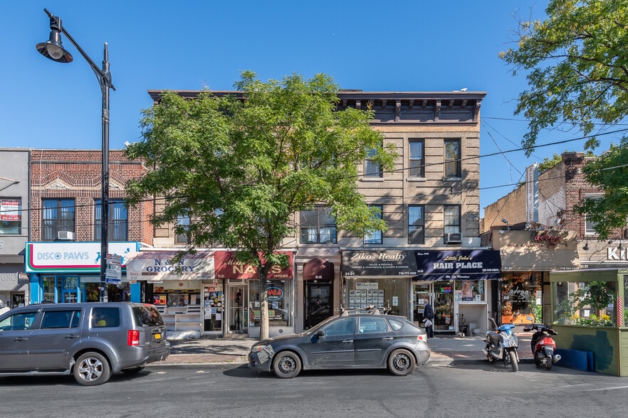 31-21 Ditmars Blvd, Astoria, NY for lease - Building Photo - Image 1 of 4