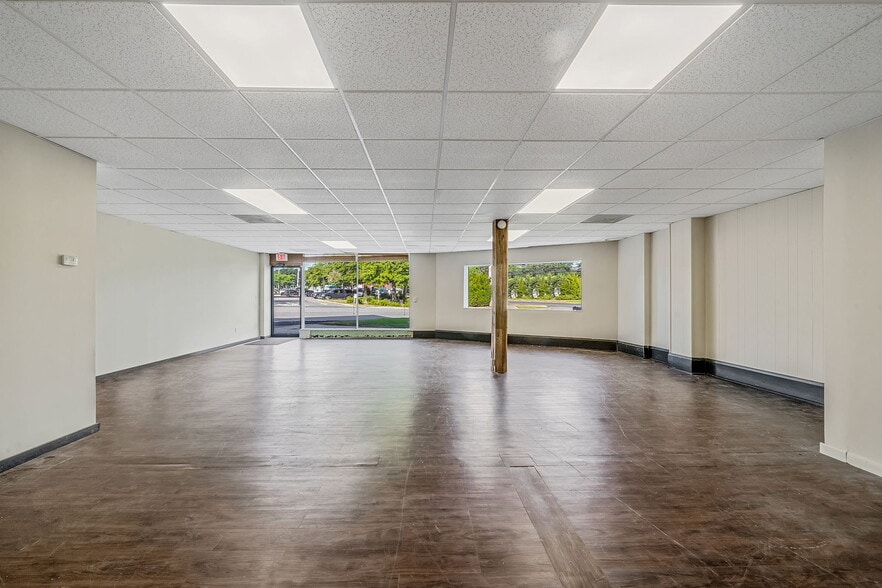 10200 Main Rd, Mattituck, NY for lease - Building Photo - Image 3 of 24