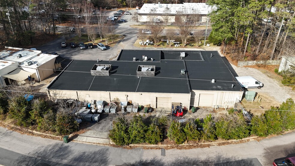 8241-8245 Chapel Hill Rd, Cary, NC for lease - Building Photo - Image 2 of 7