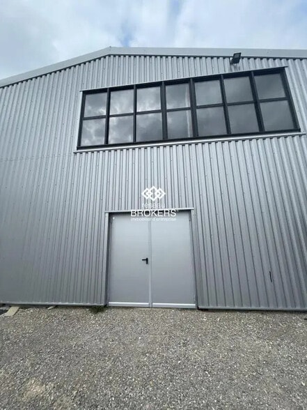 Retail in Lattes for lease - Building Photo - Image 3 of 5