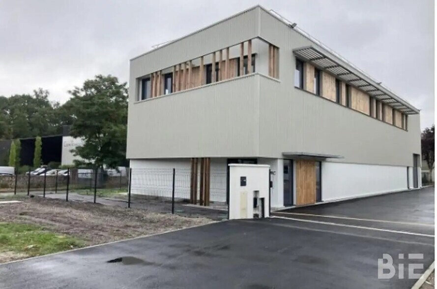 Flex in Gradignan for lease - Building Photo - Image 2 of 12