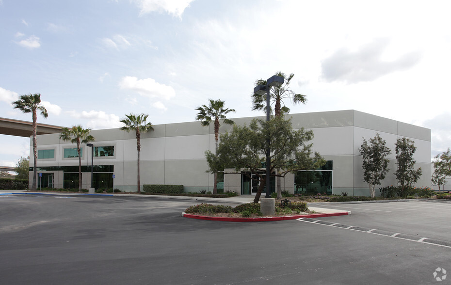 850 E Parkridge Ave, Corona, CA for lease - Primary Photo - Image 3 of 5