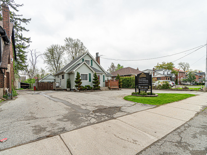 235 Queen St W, Brampton, ON for sale - Building Photo - Image 1 of 1