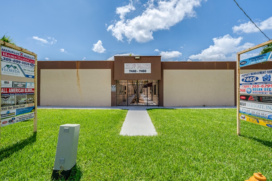 7440-7458 NW 8th St, Miami, FL for lease - Building Photo - Image 3 of 5