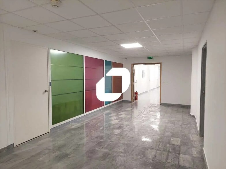 Route De L'orme Des Merisiers, Saint-Aubin for lease - Interior Photo - Image 3 of 9