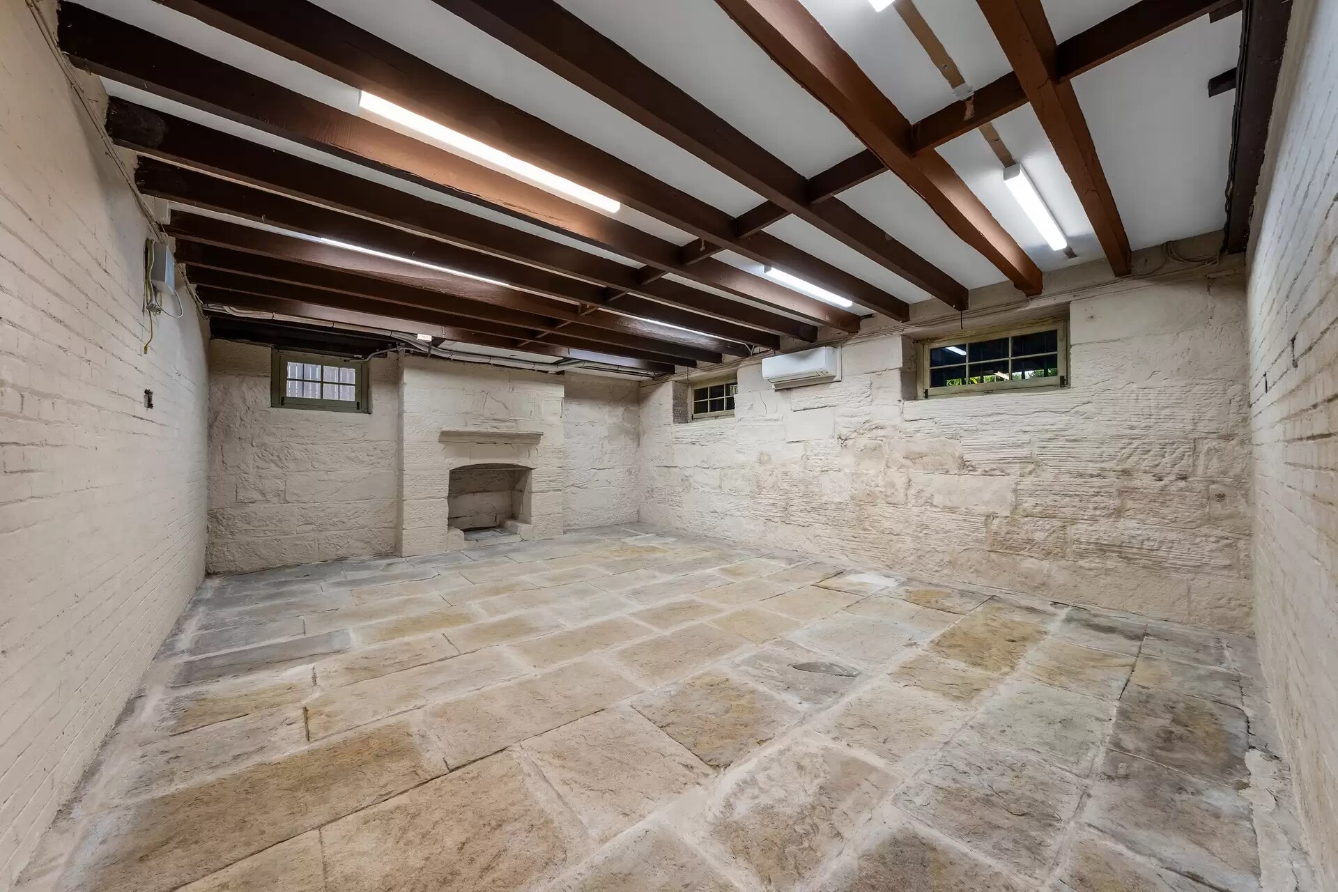 147 Windsor St, Richmond for lease Interior Photo- Image 1 of 4