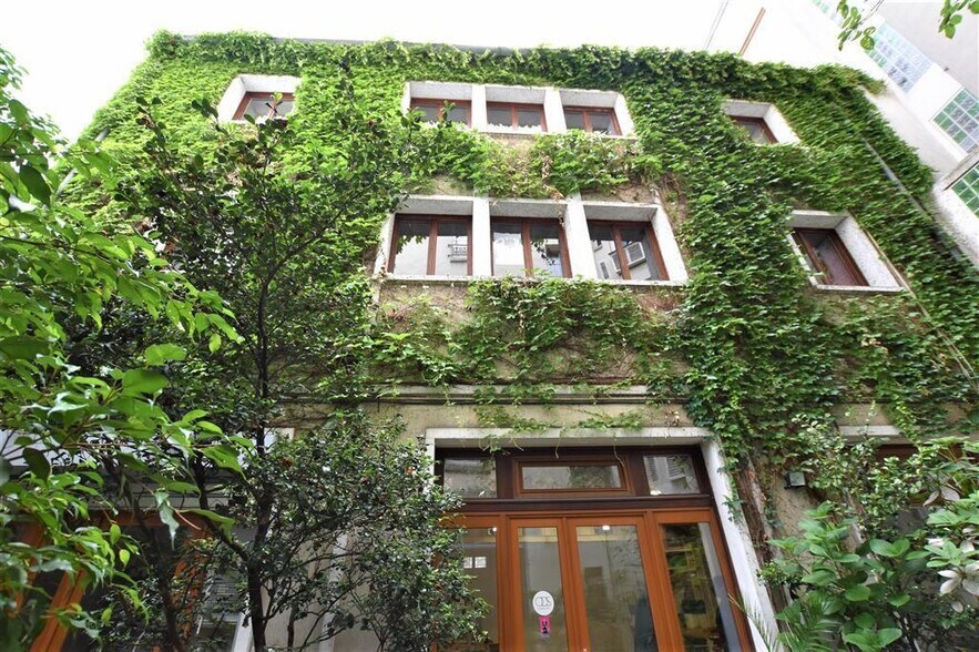 Office in Paris for lease - Building Photo - Image 1 of 8