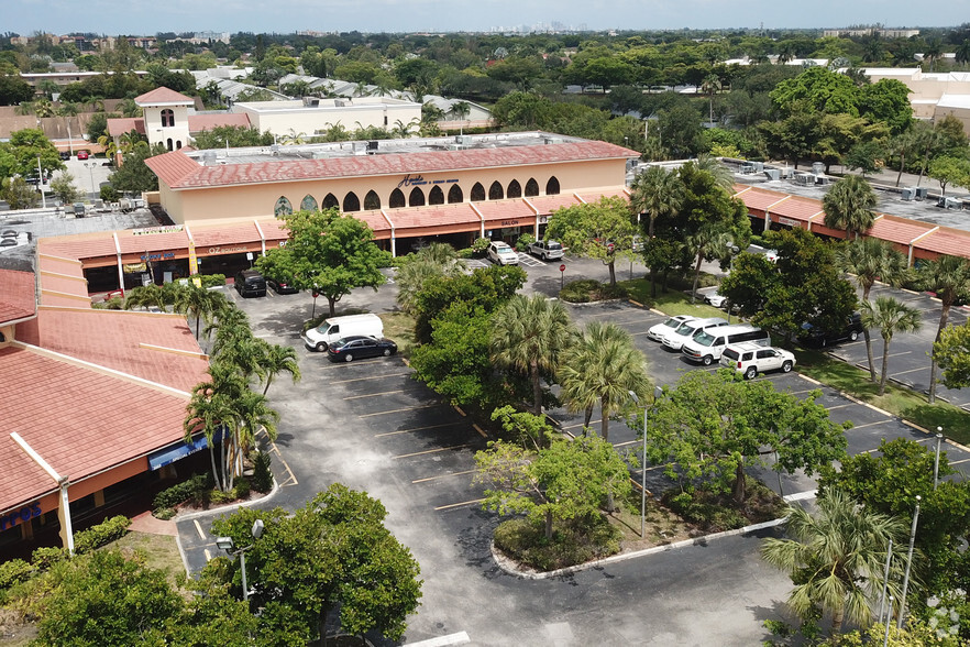 3800-3868 N University Dr, Sunrise, FL for lease - Building Photo - Image 3 of 13