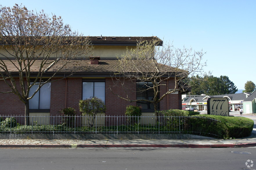 777 Woodside Rd, Redwood City, CA for lease - Building Photo - Image 3 of 3