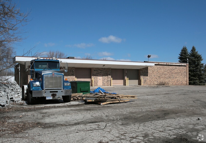 5394 Corunna Rd, Flint, MI for lease - Building Photo - Image 2 of 5