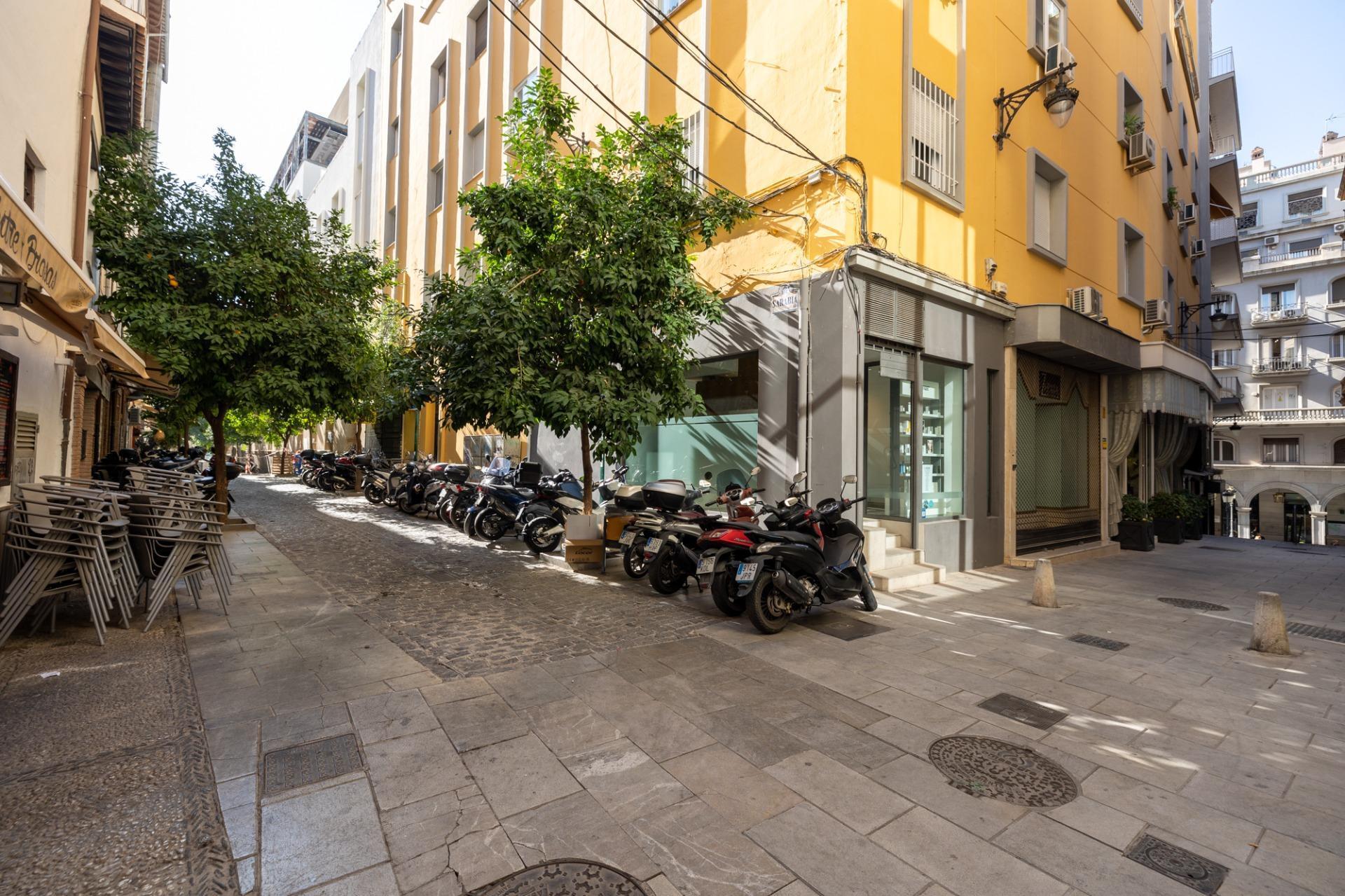 Retail in Granada for sale Building Photo- Image 1 of 30