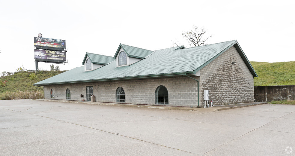 2611 Memorial Blvd, Connellsville, PA for sale - Primary Photo - Image 1 of 1