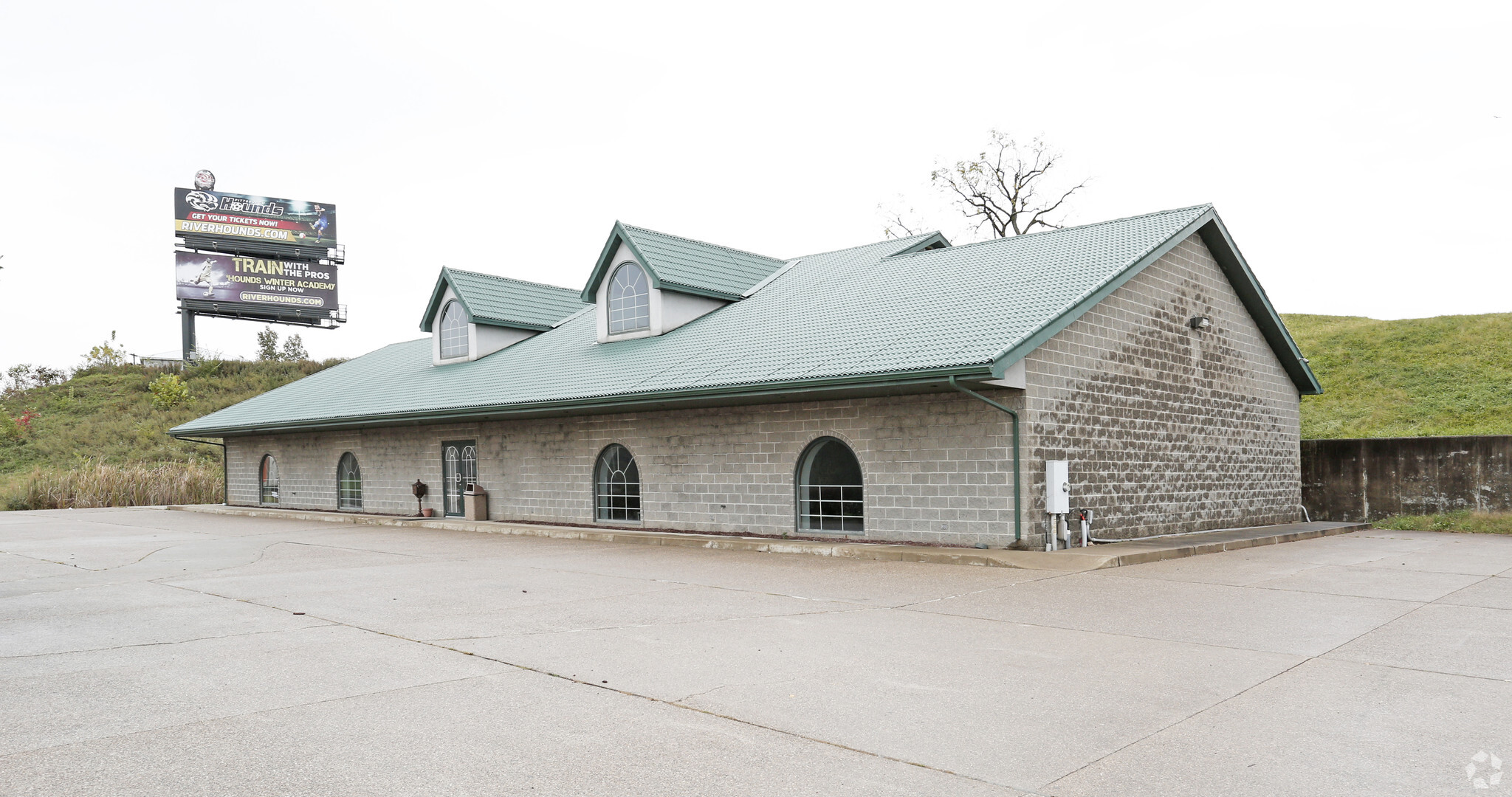 2611 Memorial Blvd, Connellsville, PA for sale Primary Photo- Image 1 of 1