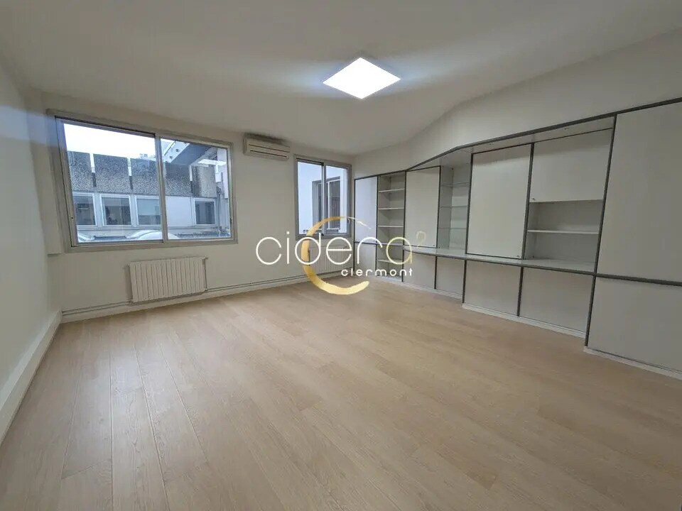 Office in Clermont-Ferrand for lease Building Photo- Image 1 of 7