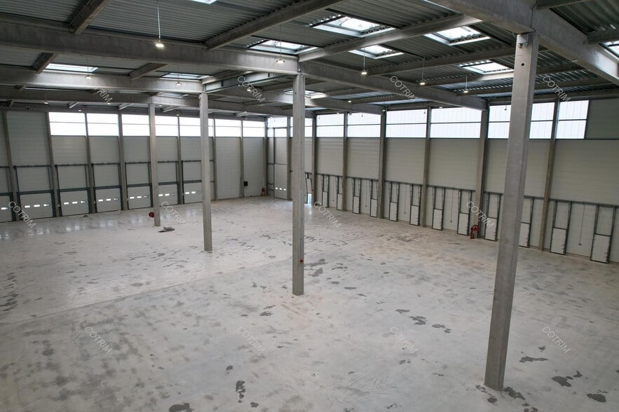 Industrial in Reims for lease - Interior Photo - Image 1 of 4