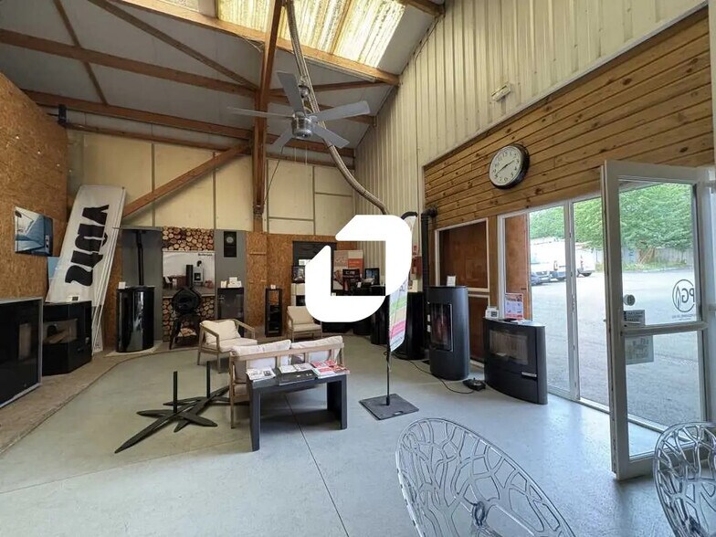 Office in Jouars-Pontchartrain for lease - Interior Photo - Image 2 of 10