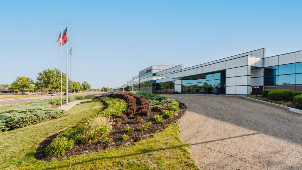 5995 Mayfair Rd, North Canton, OH for lease - Building Photo - Image 1 of 17