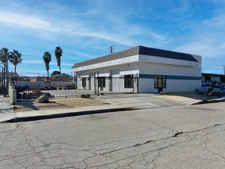 124 W Ovington St, Lancaster, CA for sale - Building Photo - Image 2 of 15