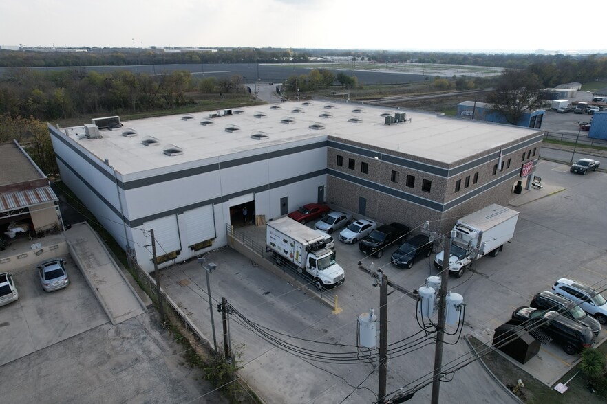 3940 N Panam Expy, San Antonio, TX for lease - Building Photo - Image 3 of 11
