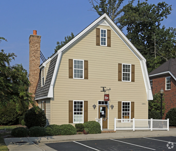 1885 Governor's Pointe Dr, Suffolk, VA for lease - Primary Photo - Image 1 of 7