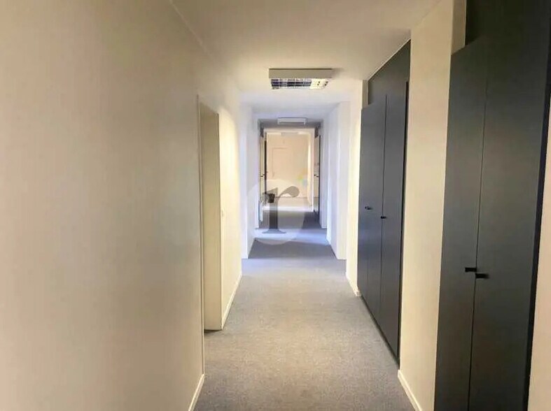 Office in Lille for lease - Interior Photo - Image 1 of 5