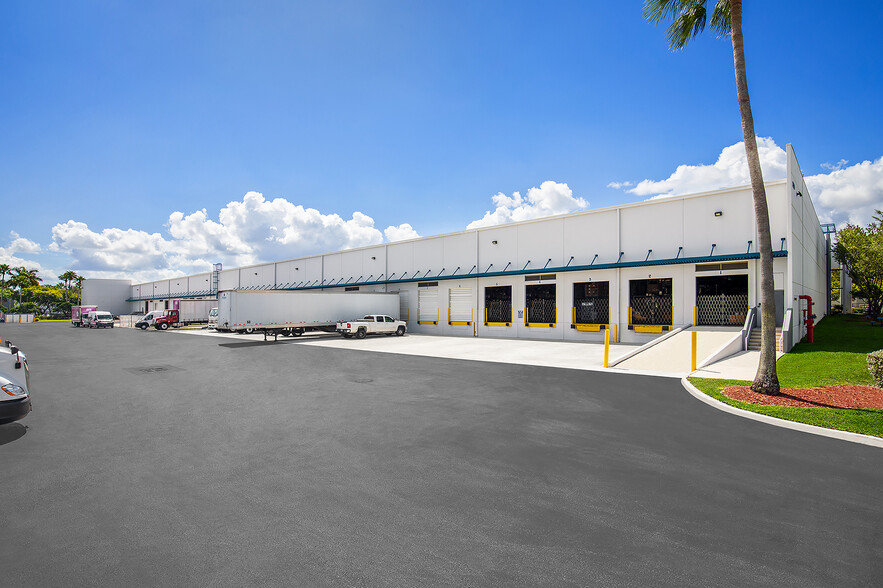 11200 NW 25th St, Miami, FL for lease - Building Photo - Image 3 of 5