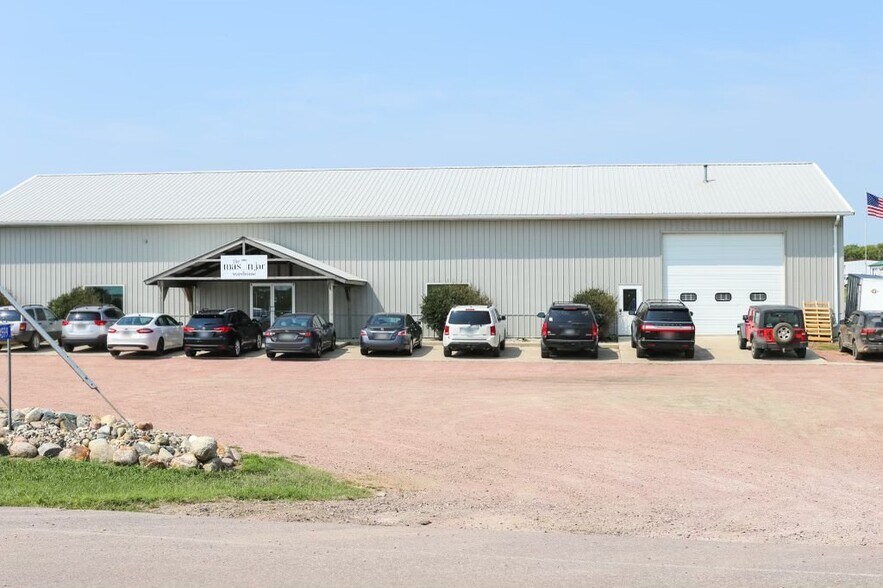 24599 472nd Ave, Dell Rapids, SD for sale - Primary Photo - Image 1 of 1